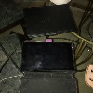 Kindle fire 7 comes w/ charger 2 cases and 38gb of storage